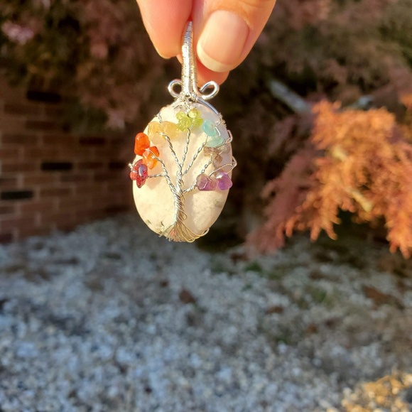 GIFT IDEA White Dendritic Agate Chakra Pendant - Picture 6 of 8